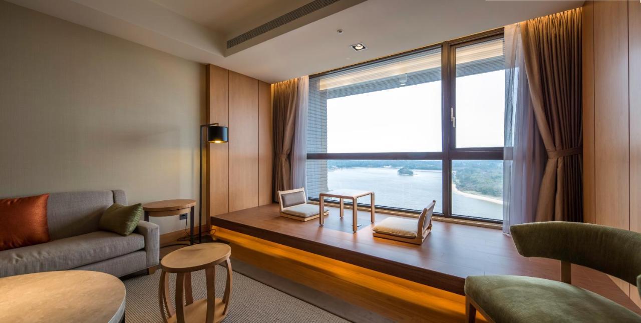Golden Lake Hotel Цзиньху Экстерьер фото