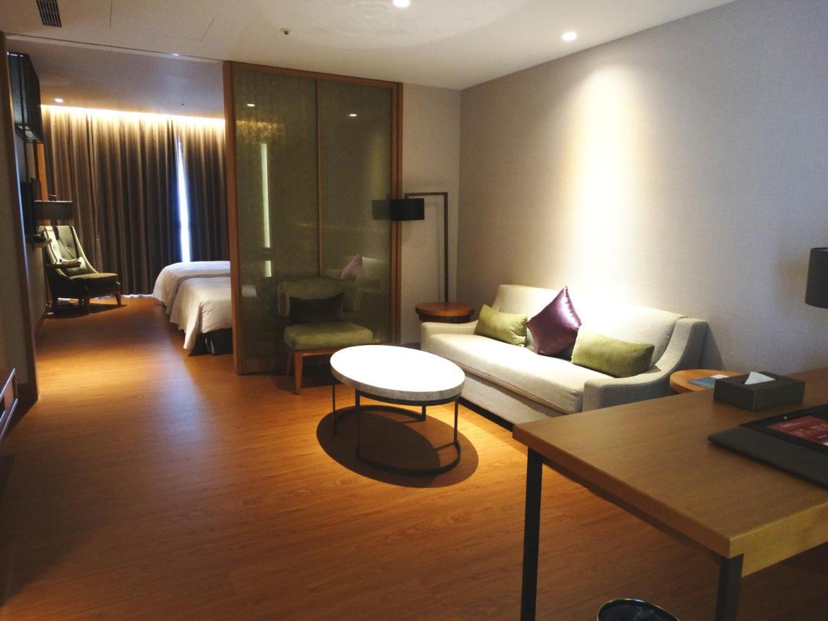 Golden Lake Hotel Цзиньху Экстерьер фото