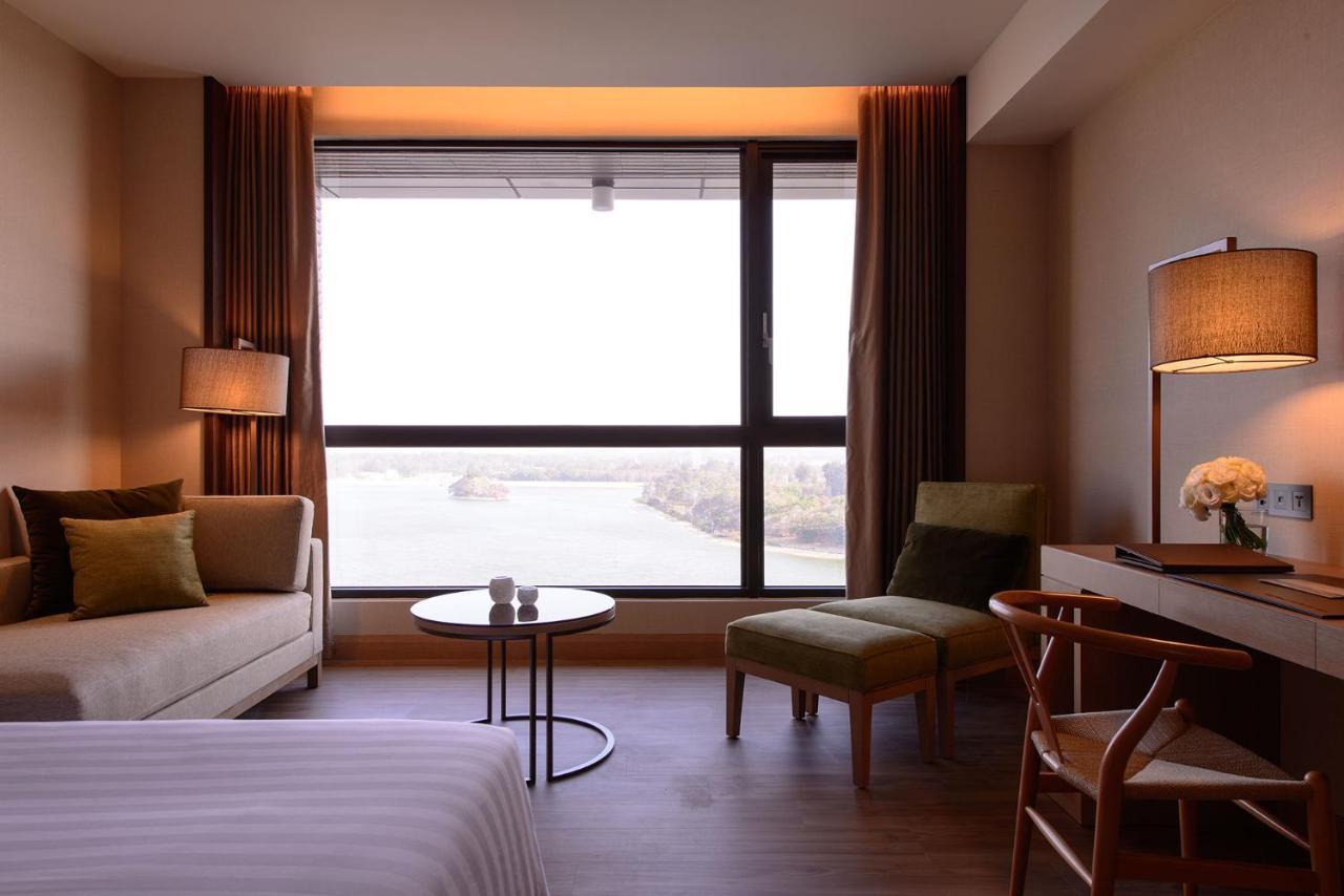 Golden Lake Hotel Цзиньху Экстерьер фото